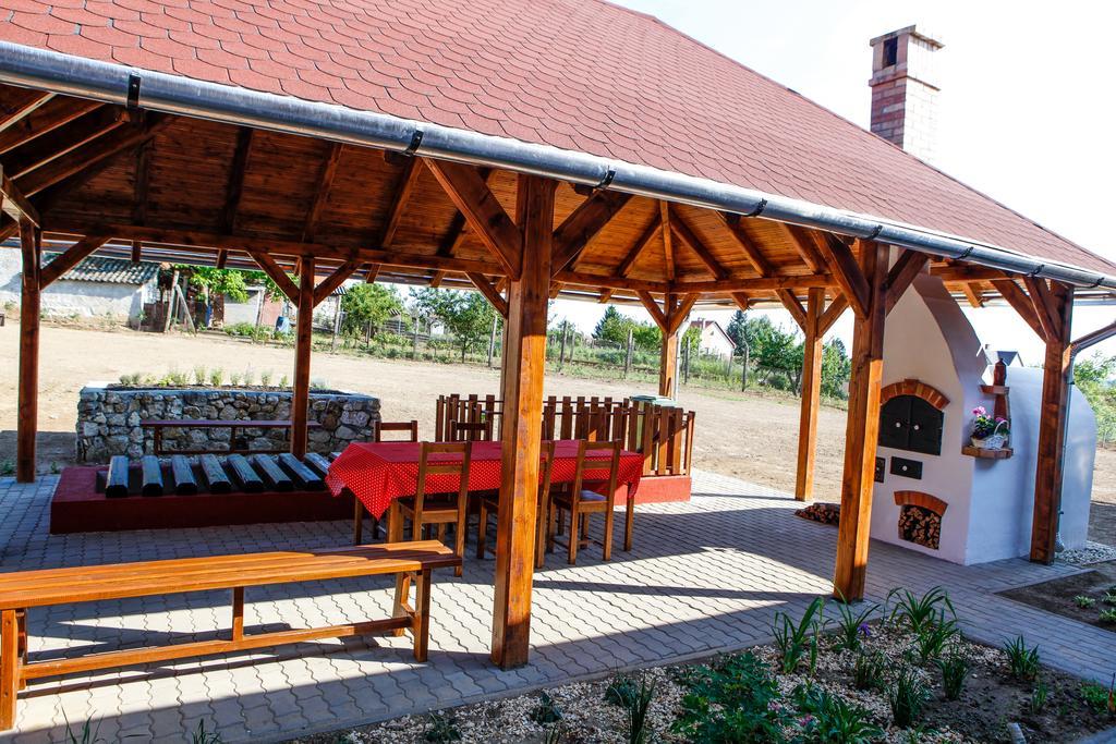Katica Vendeghaz Hotel Tarcal Bagian luar foto